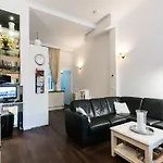 Lovely Canal Apartment